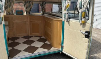 
									Vw split screen camper full								