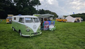 
									VW SPLITSCREEN SINGLE CAB AND ERIBA PUCK COMBO full								