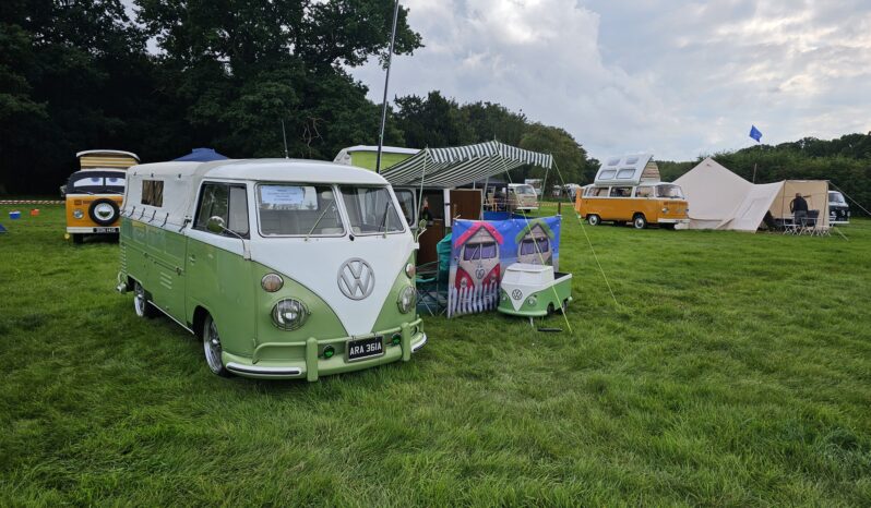 
								VW SPLITSCREEN SINGLE CAB AND ERIBA PUCK COMBO full									