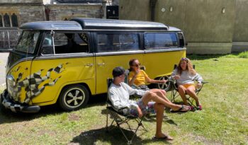 
									Volkswagen T2 with full split-screen conversion full								