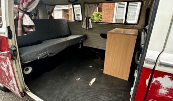 
									1971 Vw T2 deluxe Campervan full								