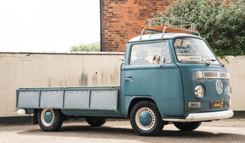 
								1973 Volkswagen Type 2 Bay Window full									